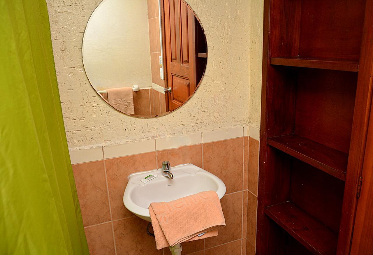 Hostal Terra 2 - El Condado Кито Экстерьер фото